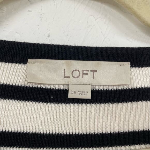 Loft Black & White Striped Red Floral Embroidery Shoulder Sweater Womens XS - Picture 4 of 6